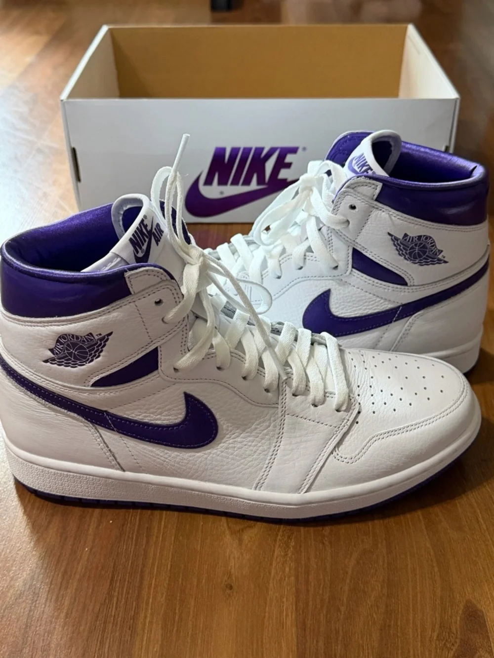 Nike Air Jordan 1 Retro High - White/Purple - Picture 7 of 8
